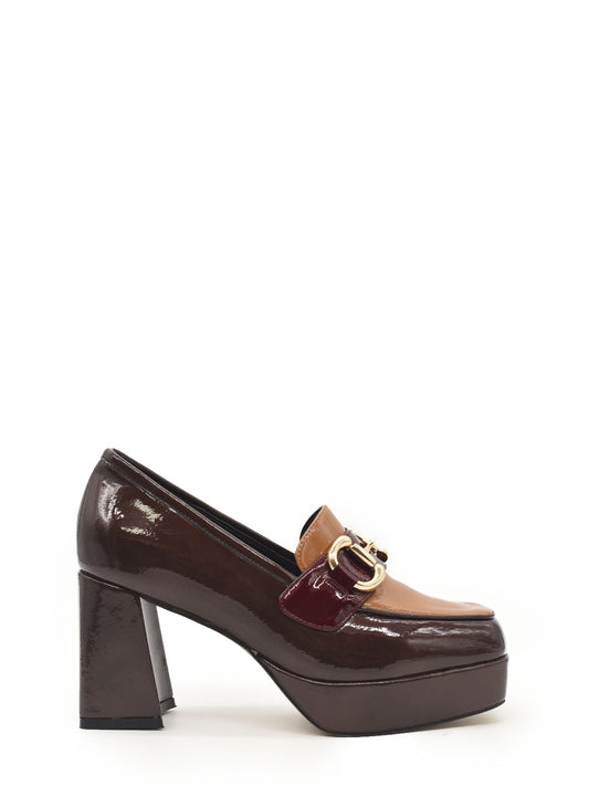 Patent leather loafer with heel and platform in multicolored brown
